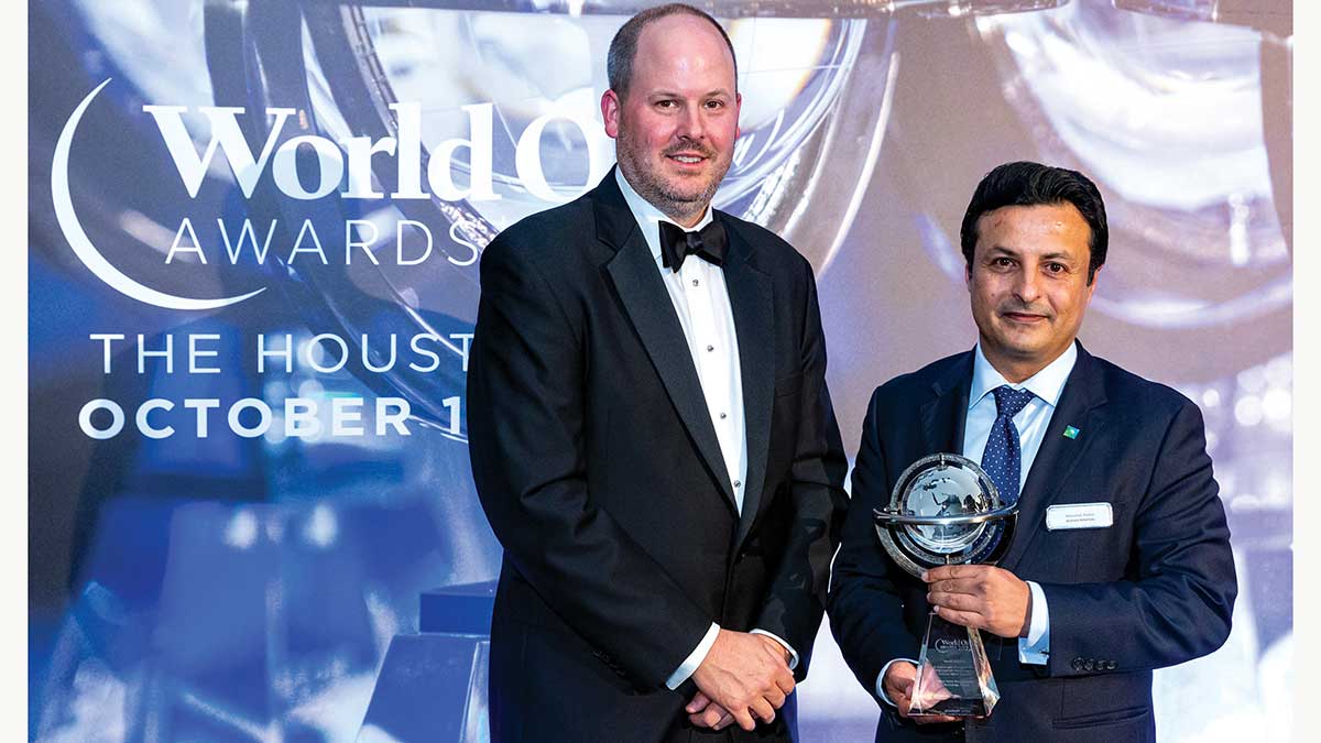 Mohammad Al Askar accepts World Oil Awards