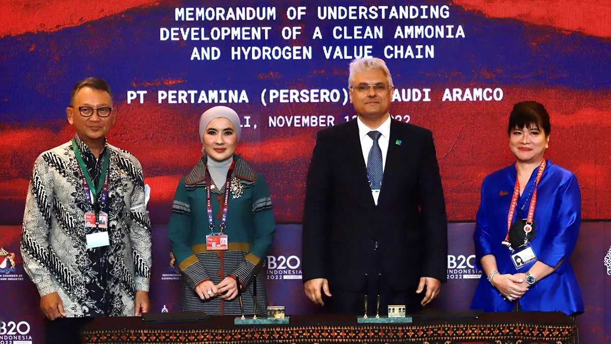 Indonesian Energy Minister Arifin Tasrif, President Director of Pertamina, Nicke Widyawati, Aramco Senior Vice President of Downstream, Mohammed Y. Al Qahtani, and Chair of Indonesia B20 Shinta Kamdani for MOU on net-zero solutions