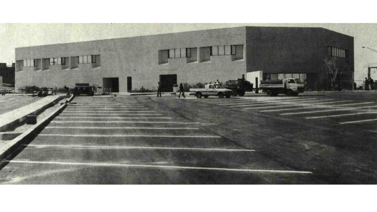 1986 Dhahran mujamma parking lot 