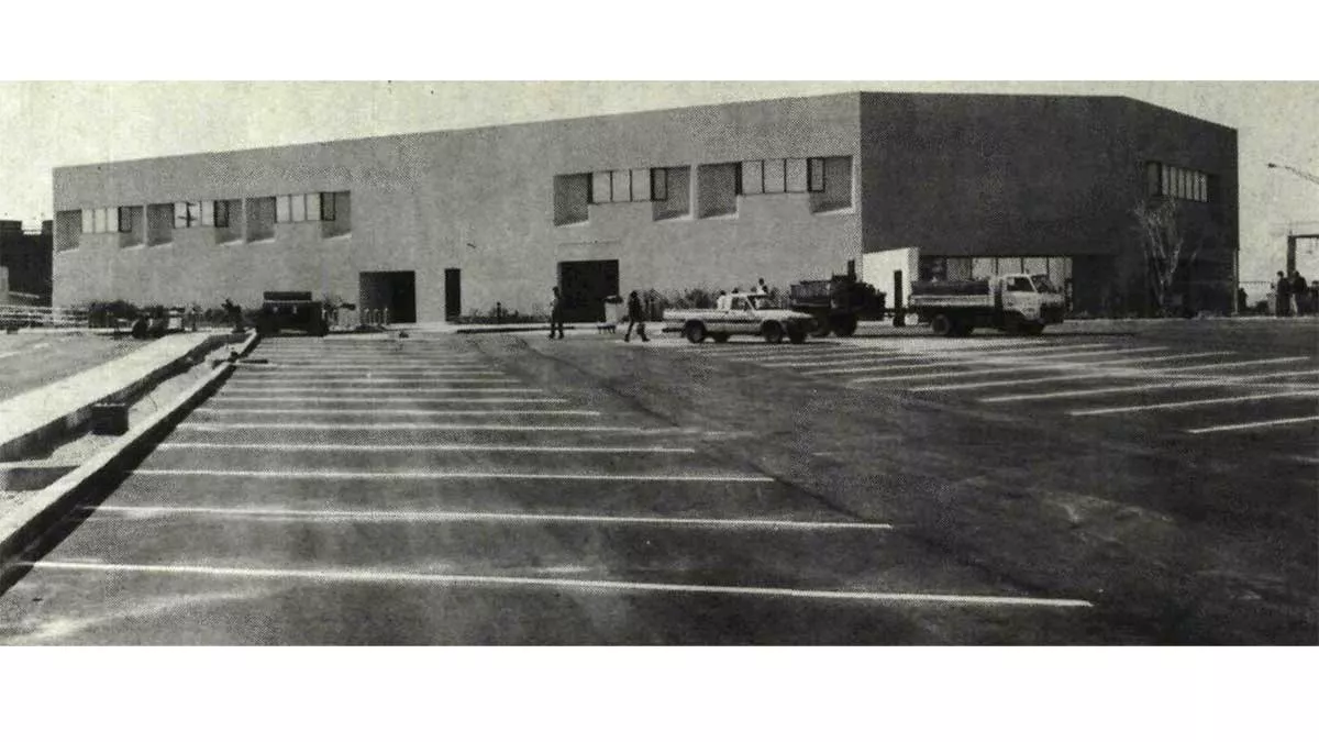 1986 Dhahran mujamma parking lot 