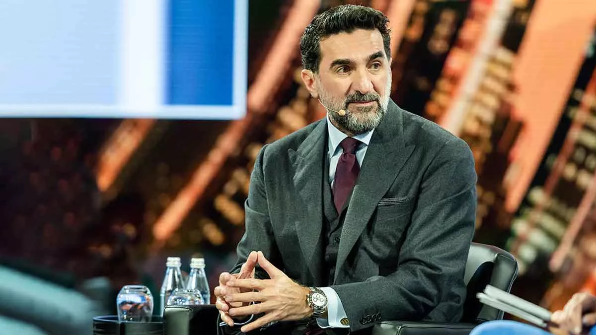 الرميان يؤكد في قمة الأولوية النظرة البعيدة للمملكة بشأن أهمية الاستثمار المستمر في قطاع النفط والغاز 