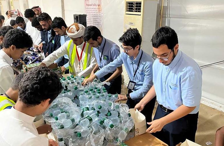 Apprentices distribute food parcels and iftar meals across the Kingdom