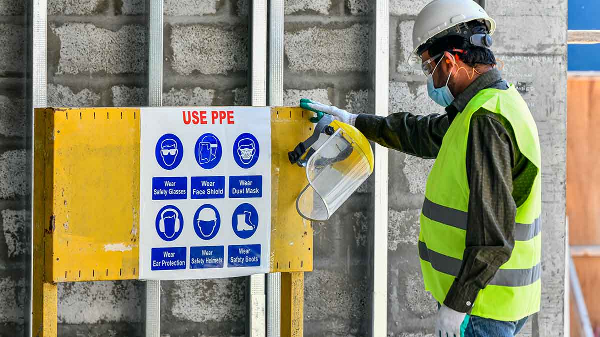 PPE Worker World Day of Safety