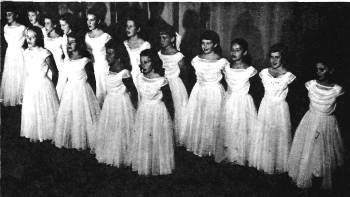 June 1955 young singers perform at Aramco