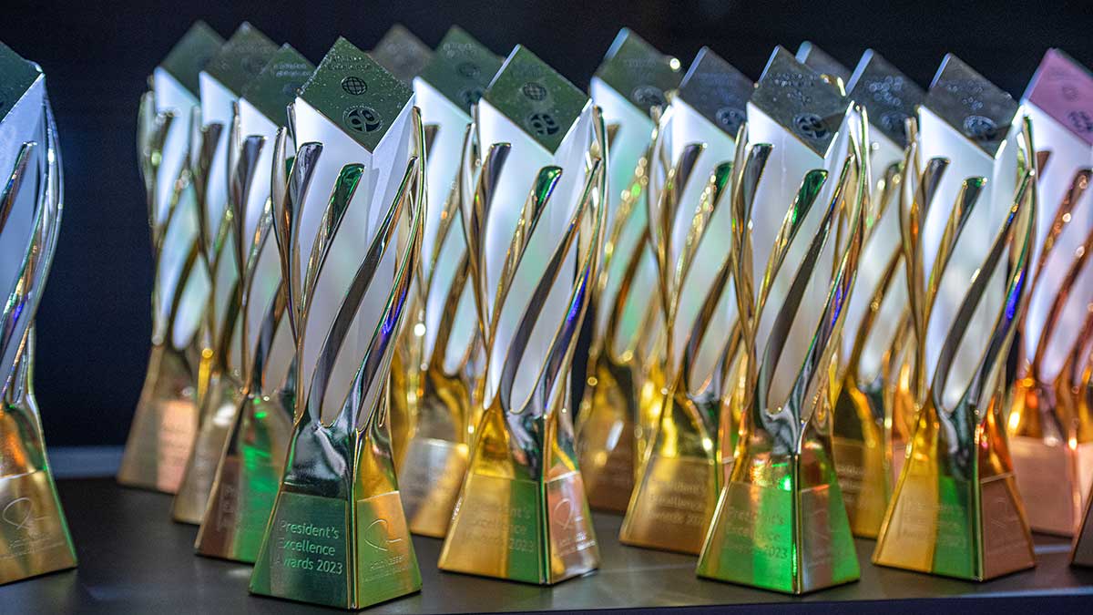 2023 presidents excellence awards trophies