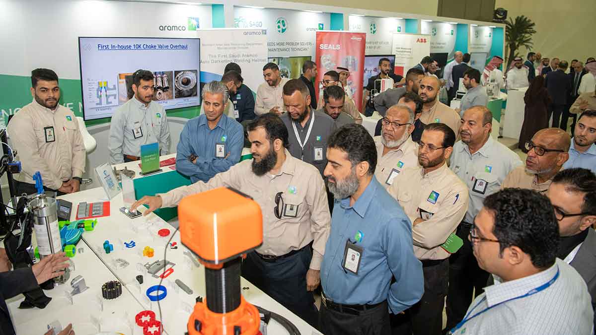 Fadhili demonstration to management attending the 2023 Southern Area Gas Operations maintenance forum in Al-Hasa