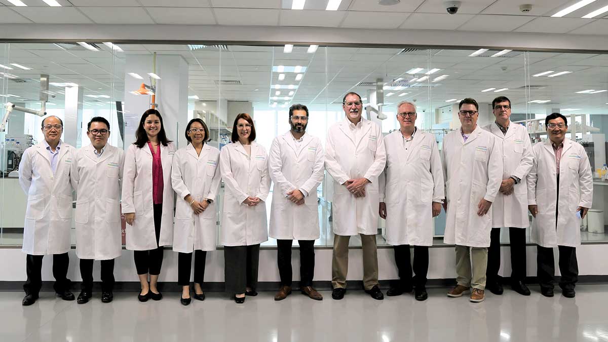 Aramco's Beijing Research Center team welcomes SPE officials