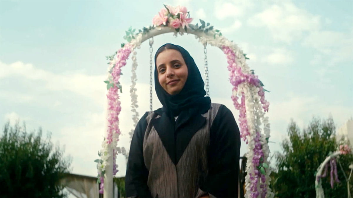 فيديو: كيف تقضي عائشة يومها في مصنع "روزيار"؟