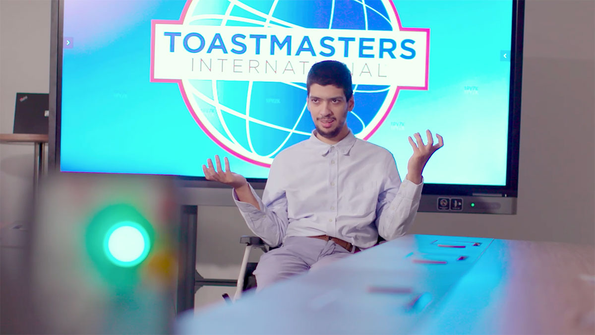 فيديو: تعرّف على سعود عساف