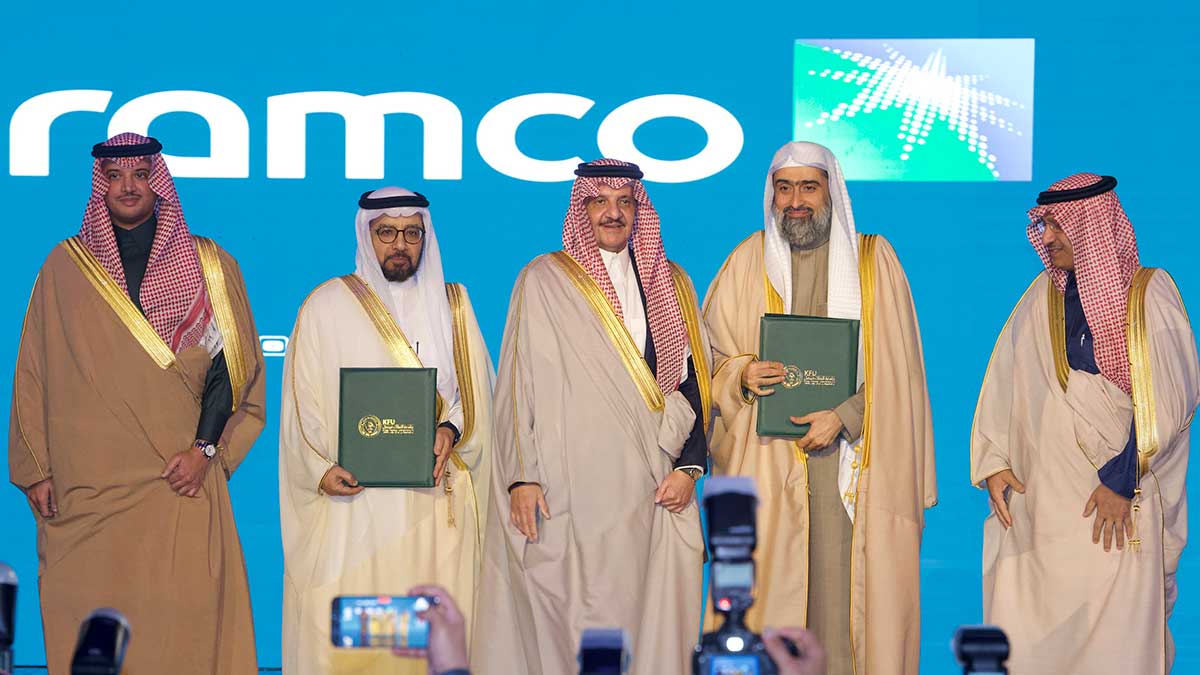Prince Saud and Aramco's Wail Al Jaafari at celebration of King Faisal University 50th anniversary