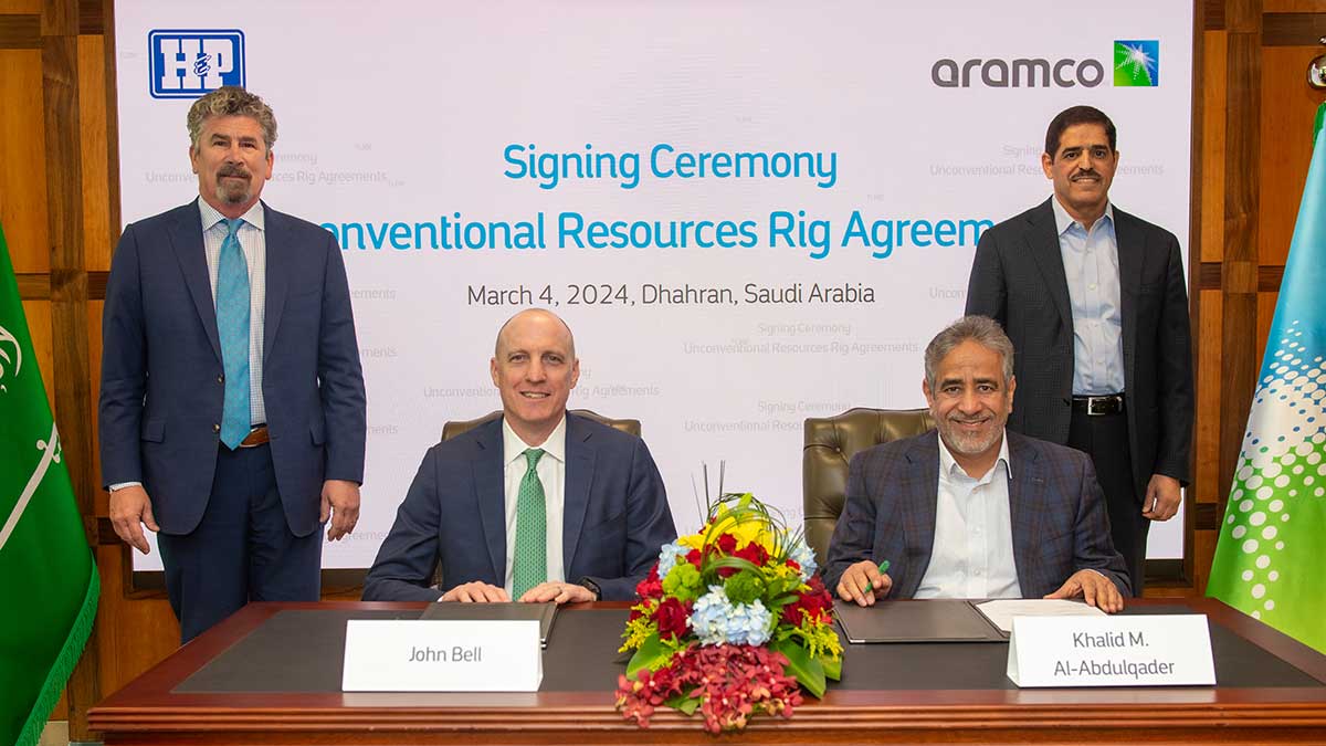 UR-Rig-Singings-john-bell-sr-vp-international-and-offshore-at-H-and-P