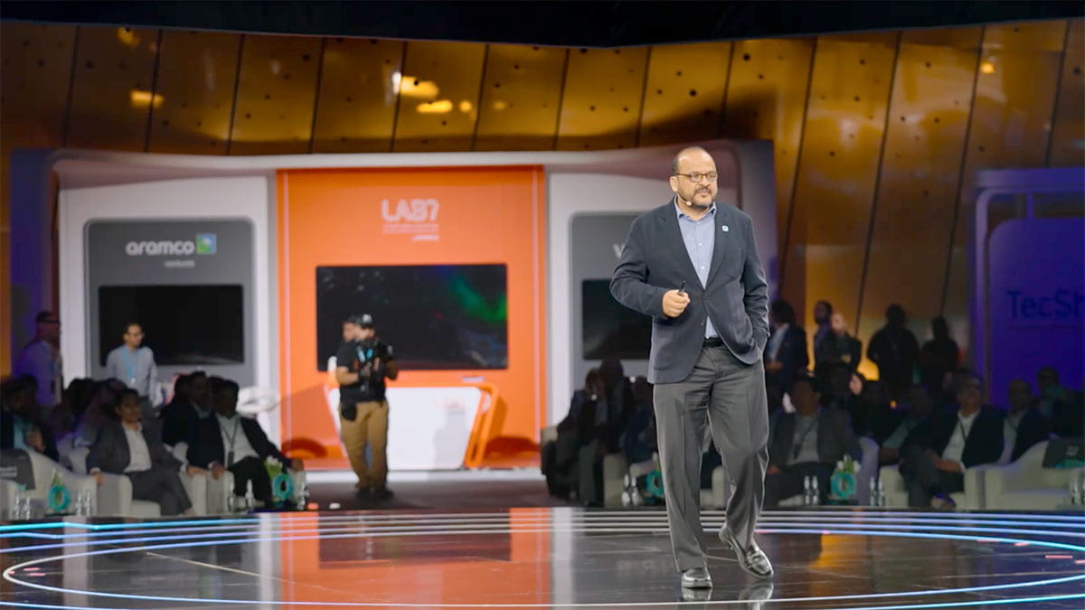 فيديو: الخويطر يؤكد على أن أرامكو تعمل على تحفيز تطوير تقنيات جديدة متقدمة في قطاعات مختلفة