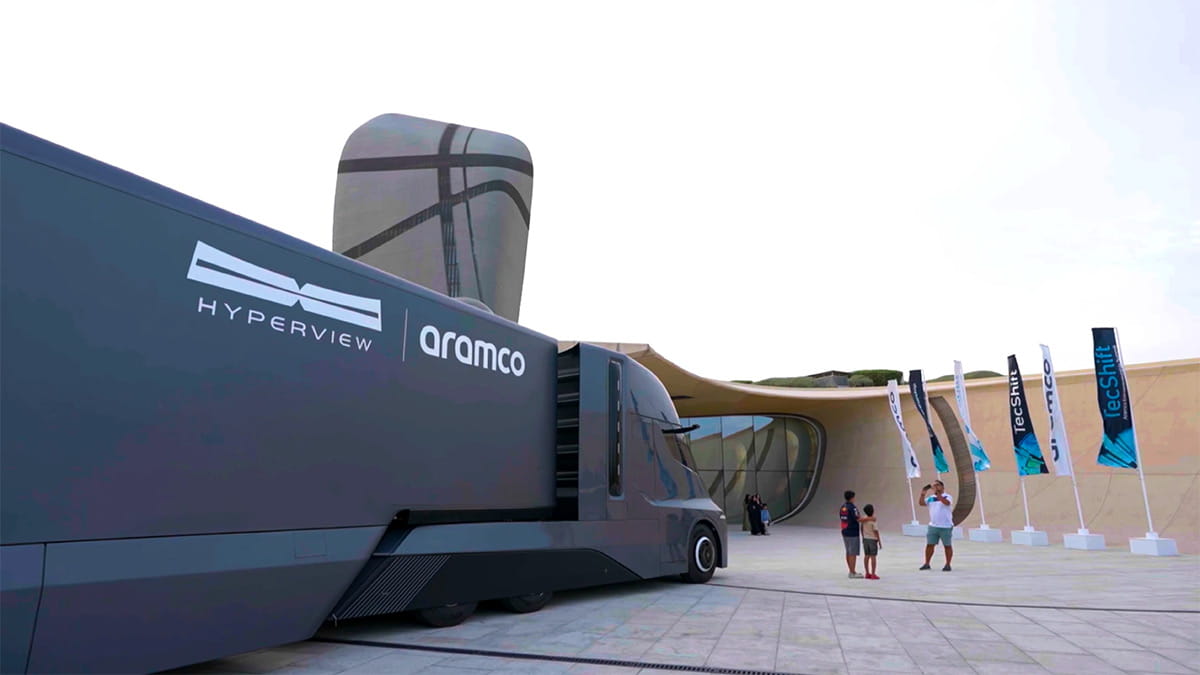 فيديو: الجيل القادم من الشاحنات الثقيلة للنقل والخدمات اللوجستية