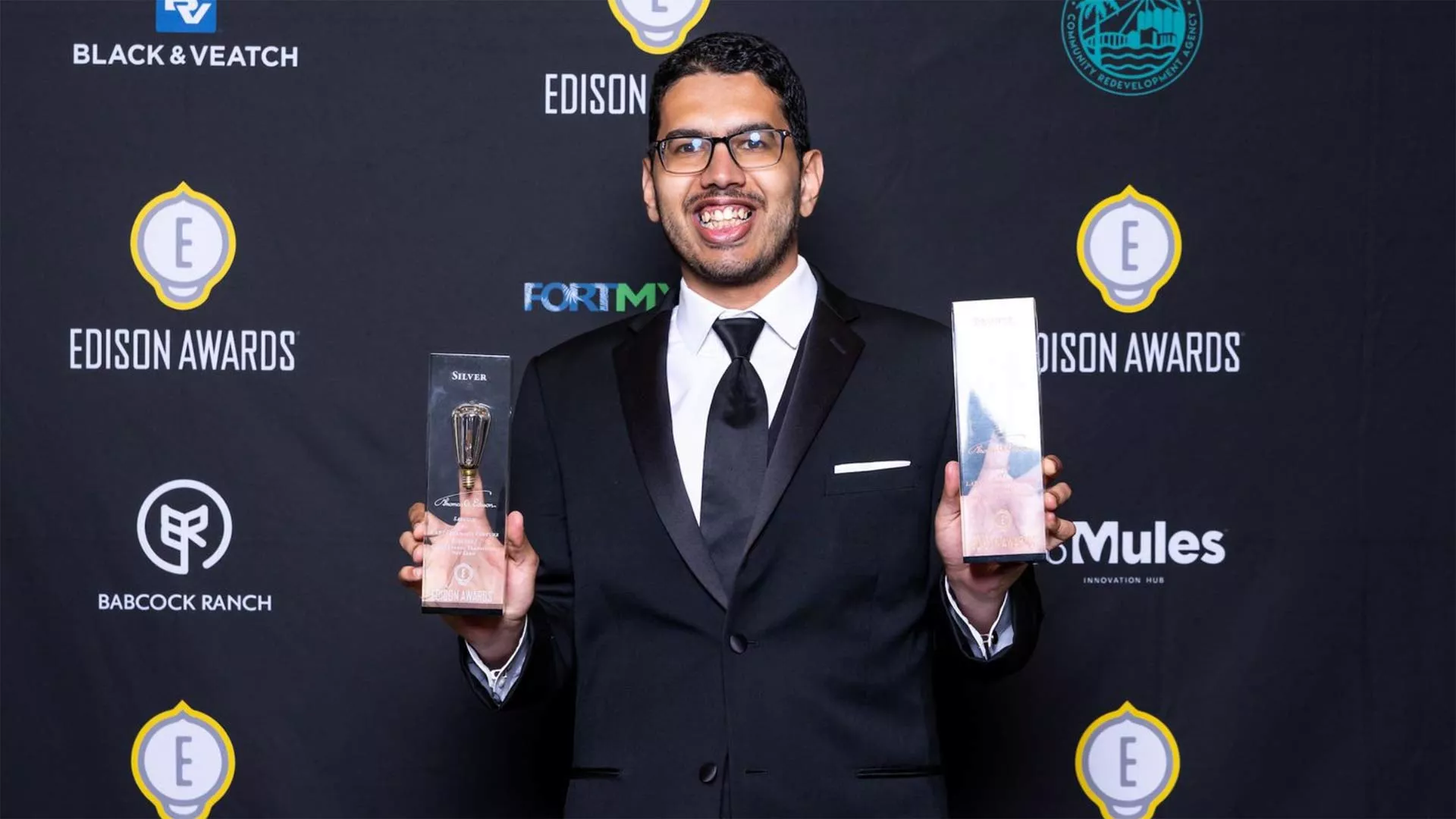 Aramco's Fahad-Al-Furaih displays Edison awards