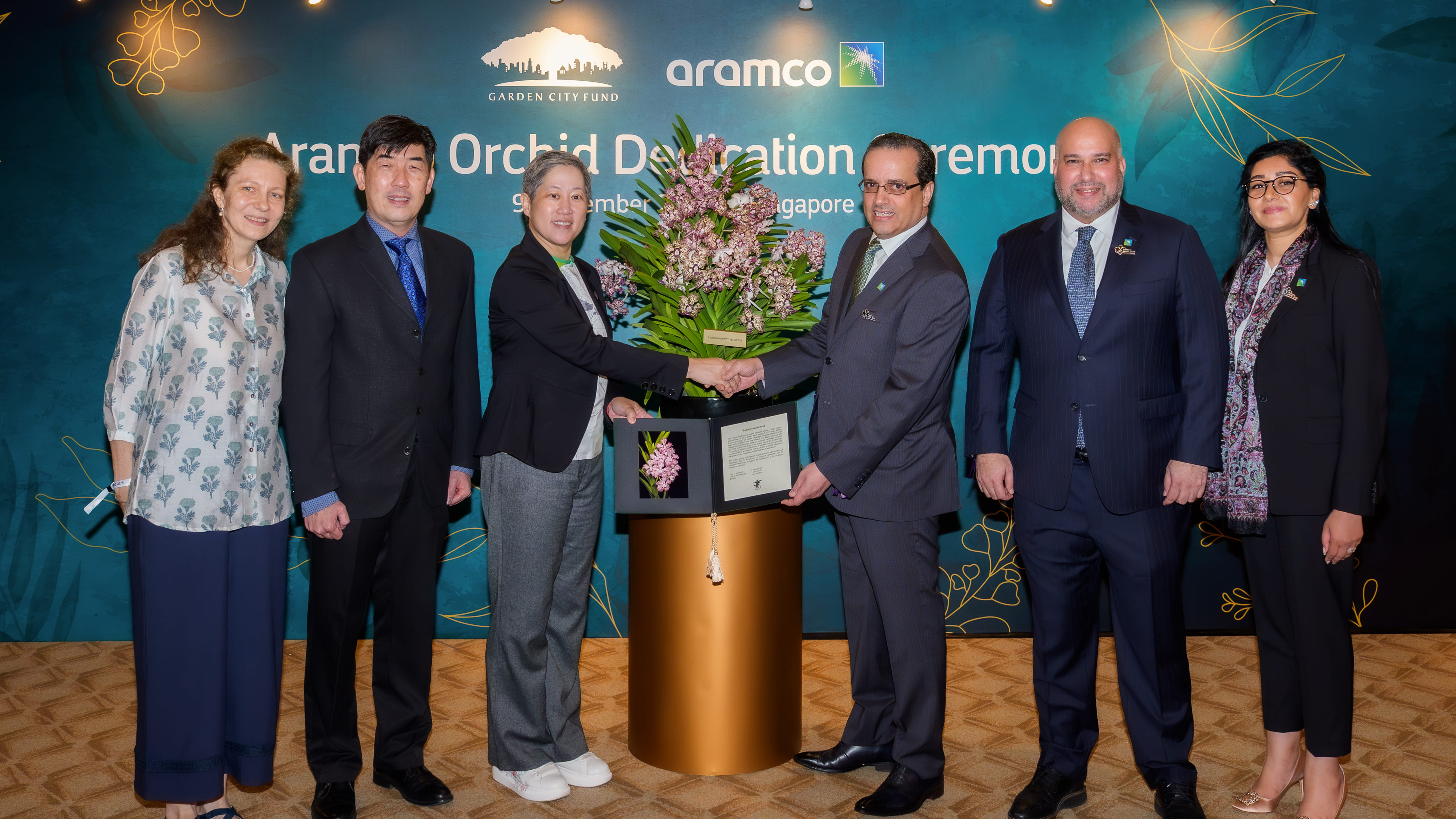 حدائق سنغافورة النباتية تكرم شركة أرامكو آسيا بنبتة أوركيد جديدة