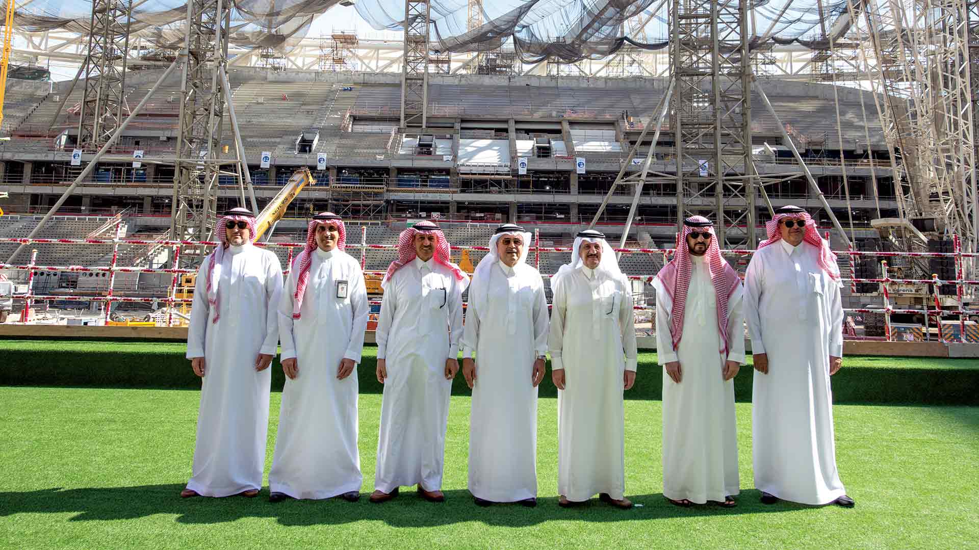 سمو أمير المنطقة الشرقية يزور مشروع بناء ملعب أرامكو بالخبر