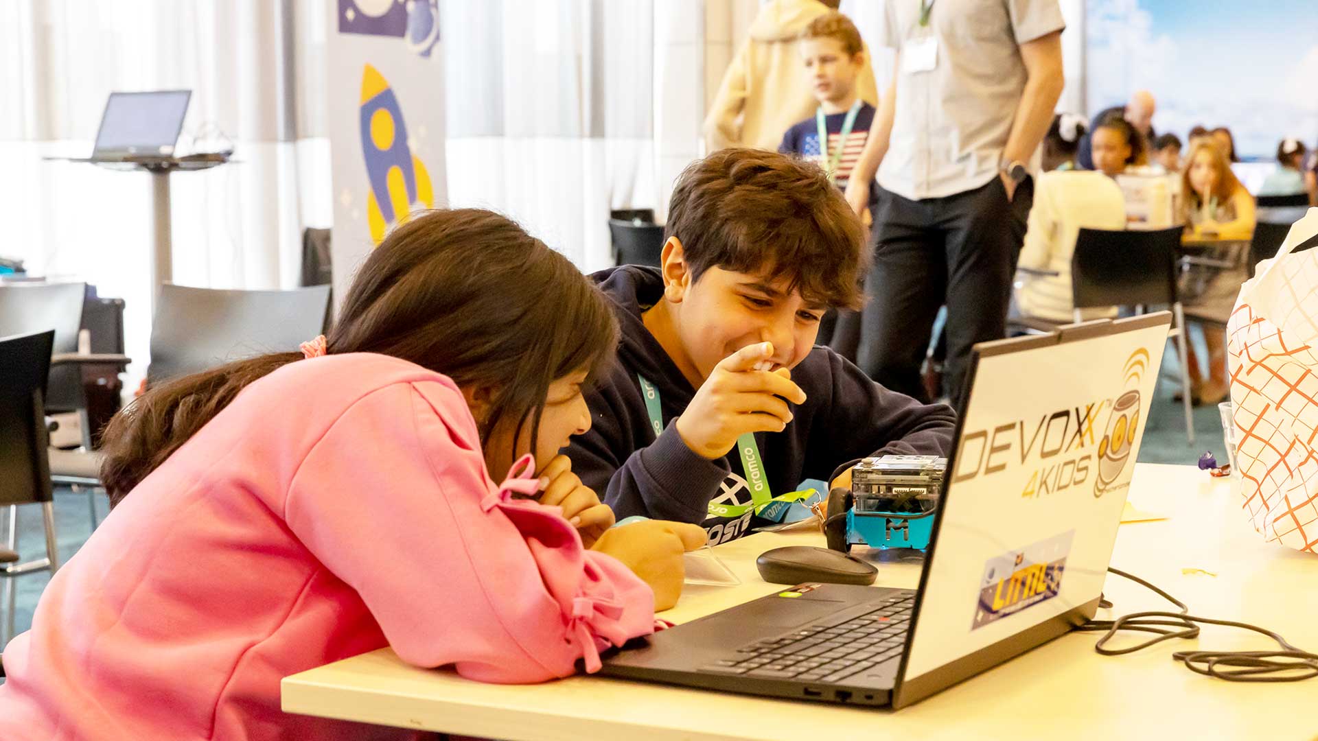 شركة أرامكو أوروبا تنظم يومًا للتعلم الرقمي الترفيهي لأبناء الموظفين