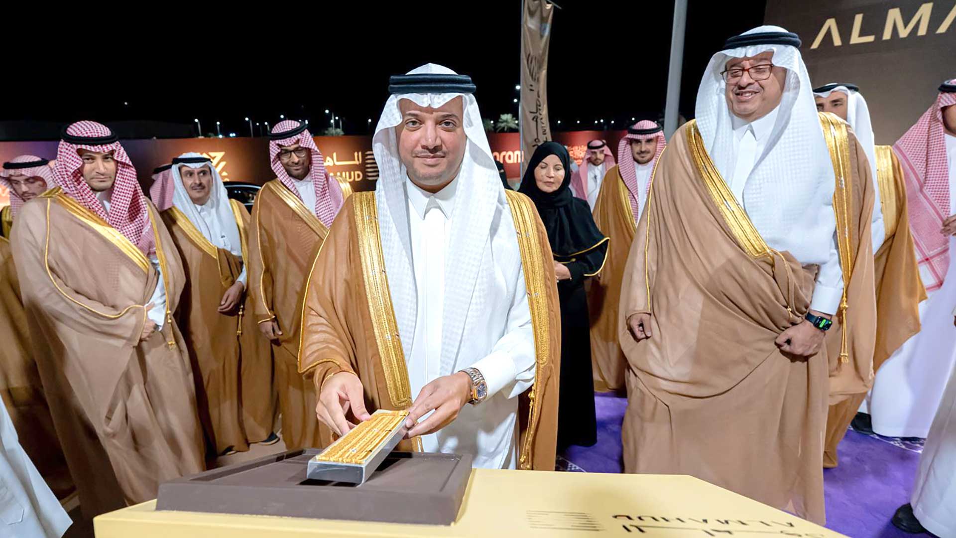 Al-Hasa Governor inaugurates Al-Mahoud Factory for Weaving Bishut with modern technologies that enhance the development of handicrafts