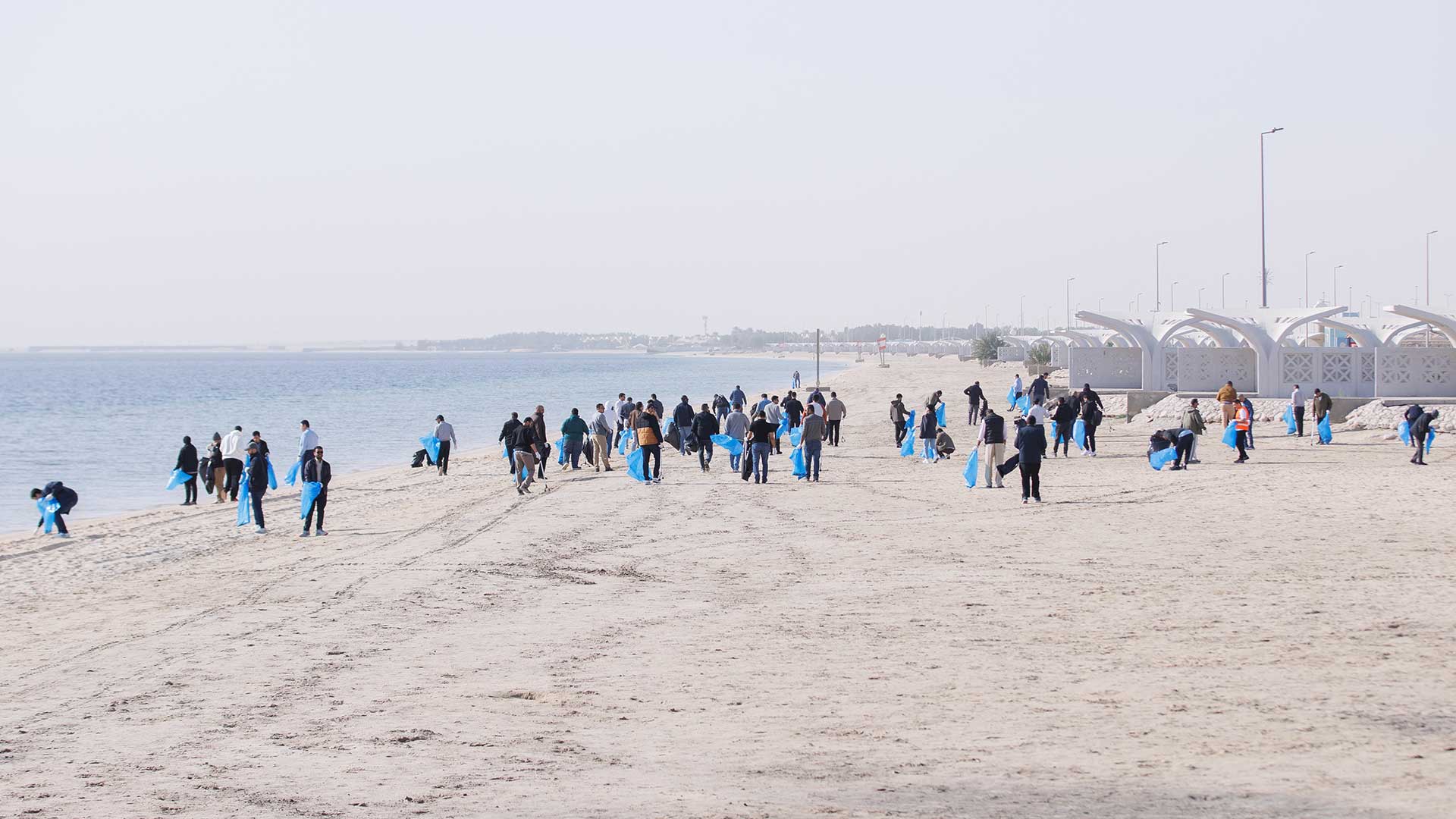 Drilling Engineering organizes Half Moon Bay beach cleanup with 200 Aramcon volunteers