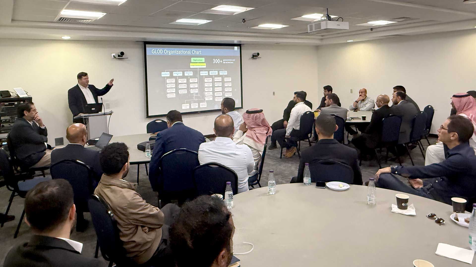 إدارتا الأعمال الجيولوجية وأرامكو للمعادن الانتقالية تعقدان ورشة عمل