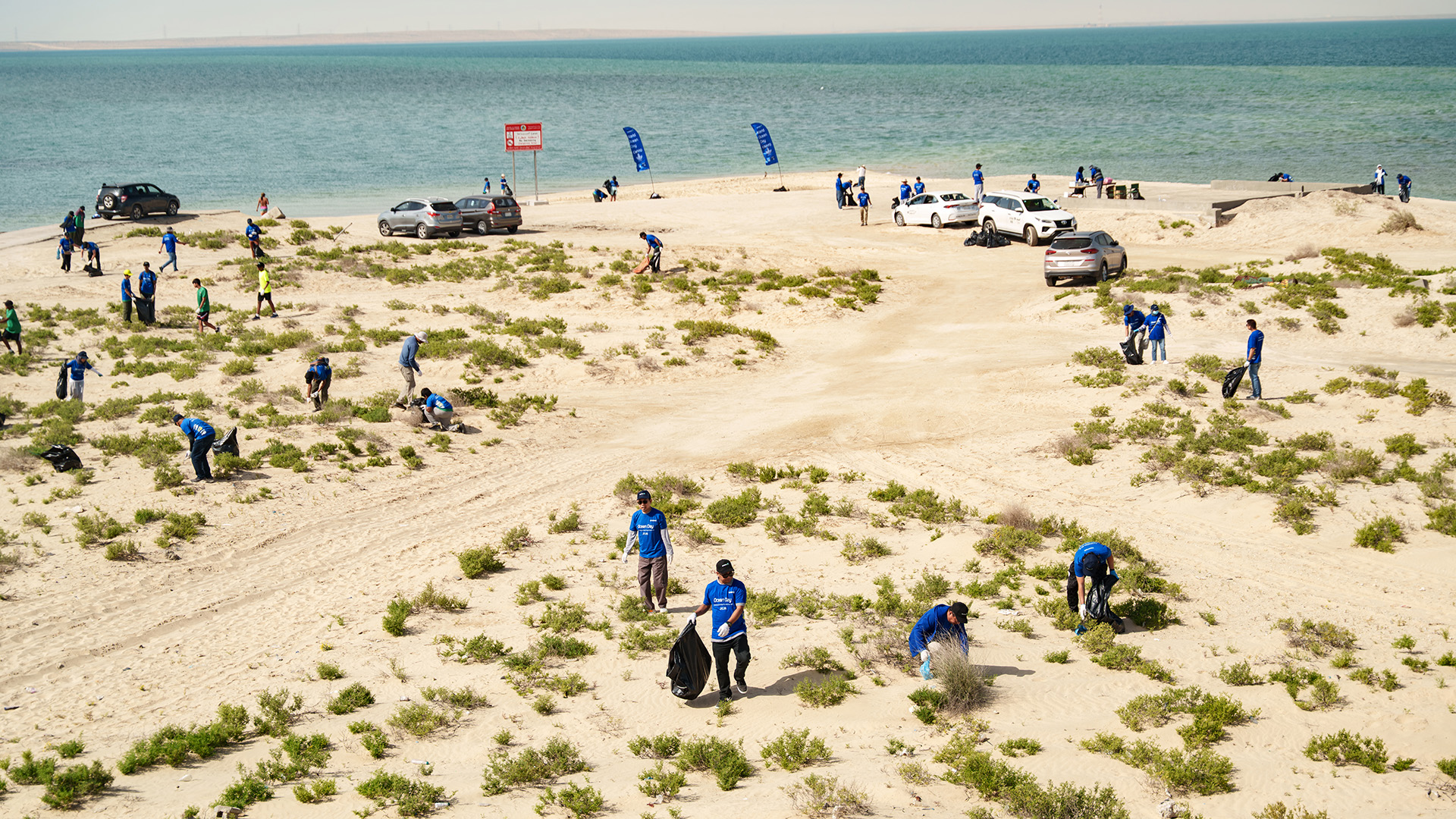 Aramcons lead volunteers in 2026 World Ocean Day coastal cleanup initiative participation