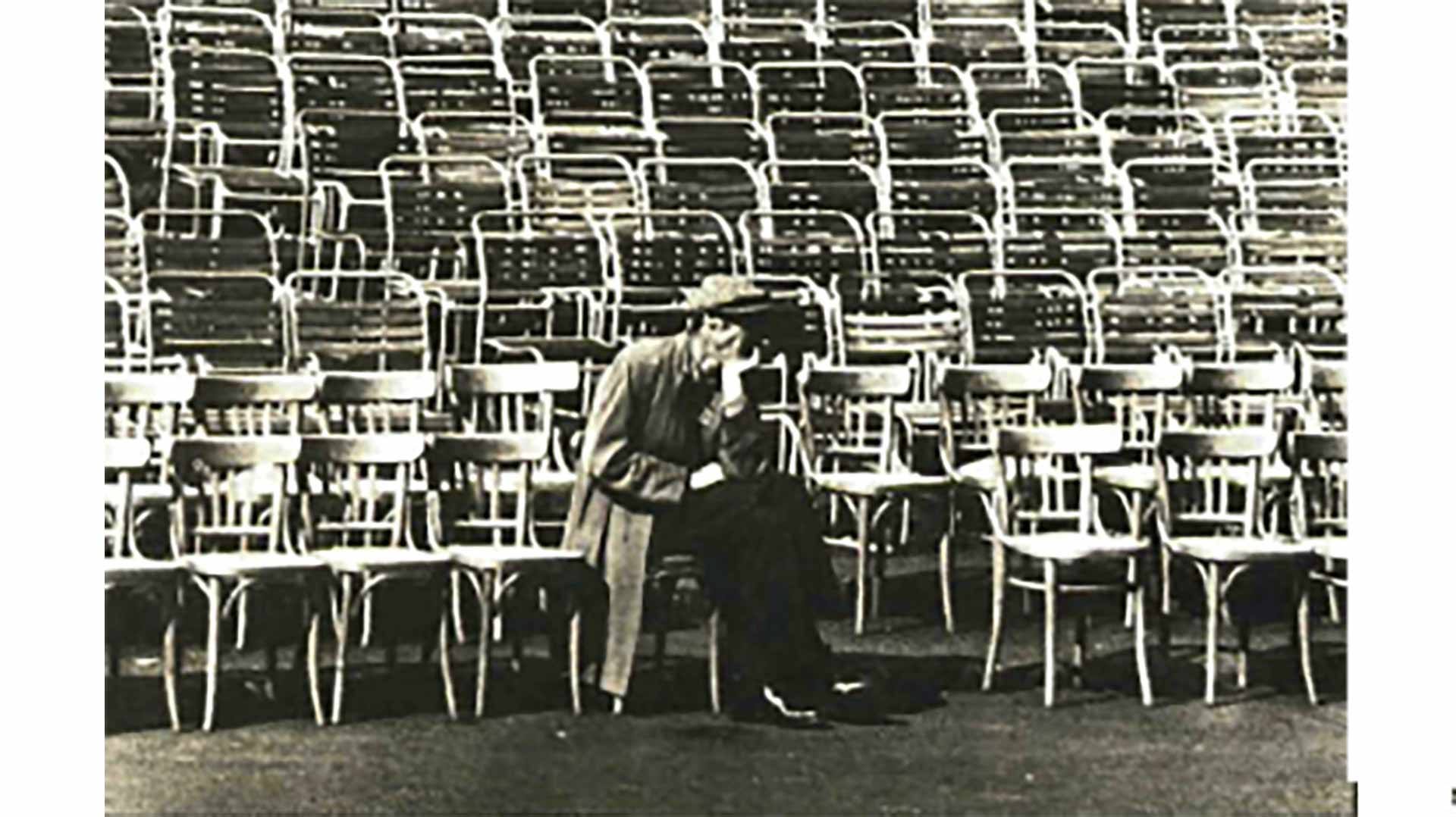 This Day in History (1982): Photo judges give nod to 'Alone'