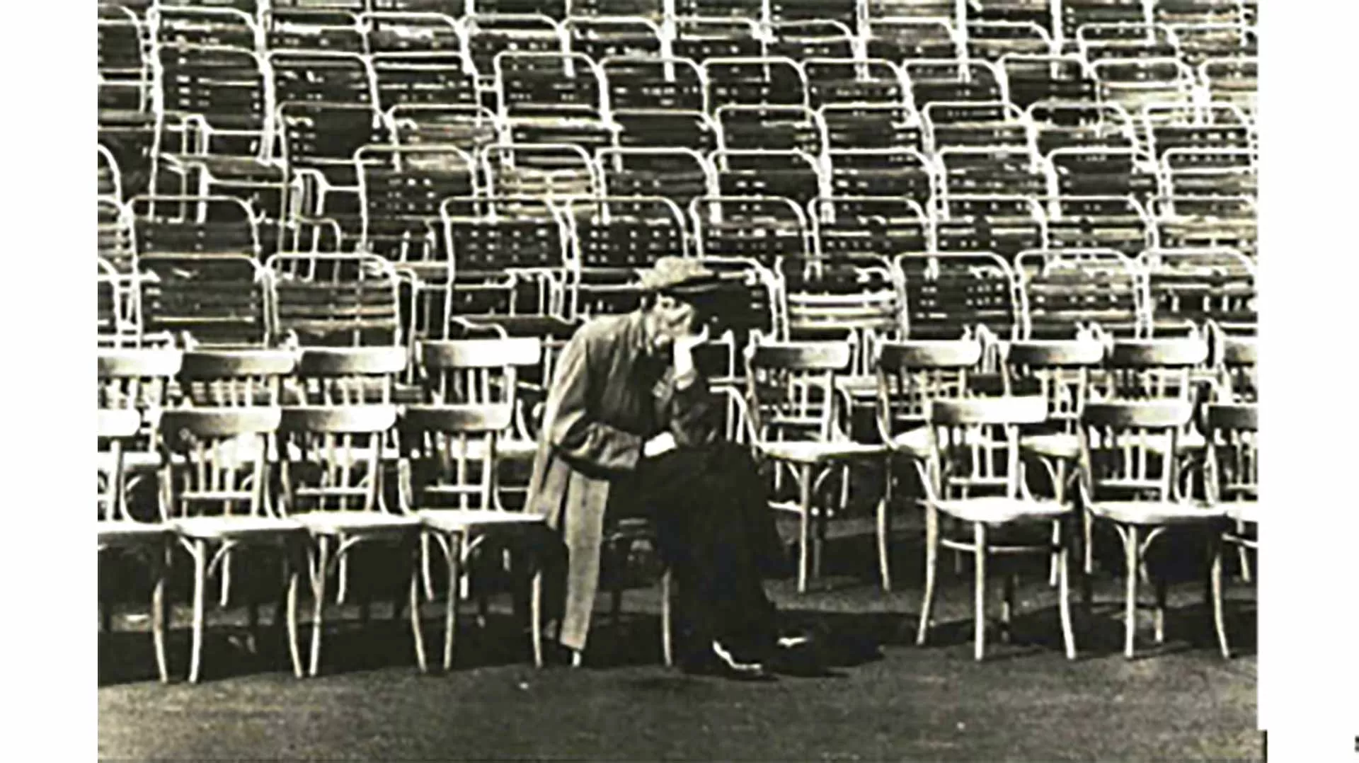 This Day in History (1982): Photo judges give nod to 'Alone'