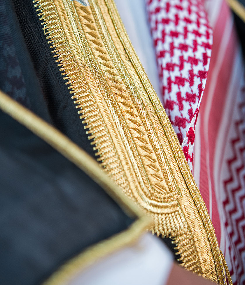 مصنع لإنتاج البشت الحساوي
